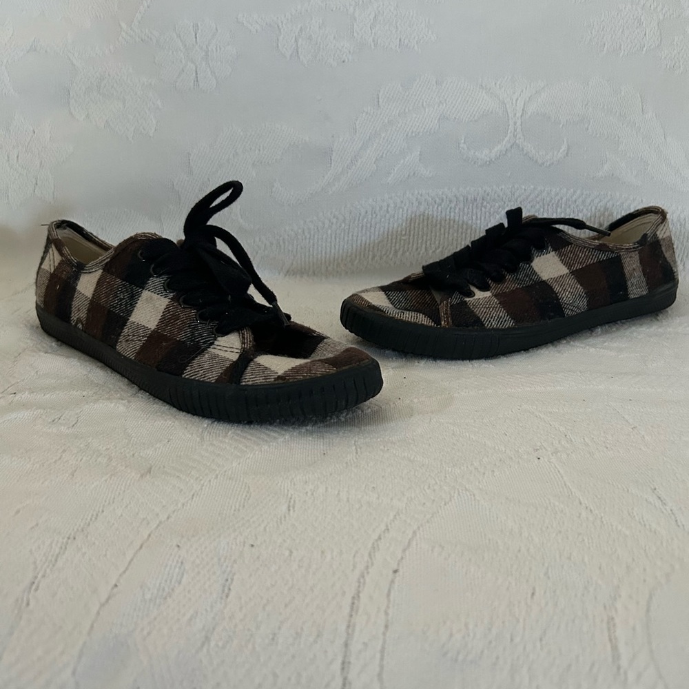 NWOT: Forever 21 Brown, Black and Cream Fabric Sneaker